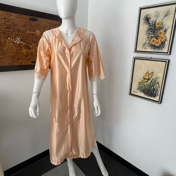 Modavon Peach Nylon Robe - Picture 2 of 10